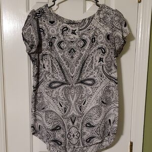 LOFT Gray and White Graphic Blouse